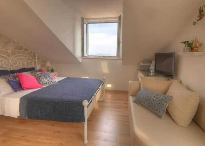 公寓 Mediterranea - One Bedroom With Sea View 米利尼